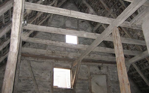 Dach mit freiliegenden Balken 