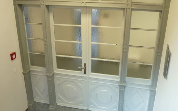 Kassettentüren im Altbau in Szene gesetzt.