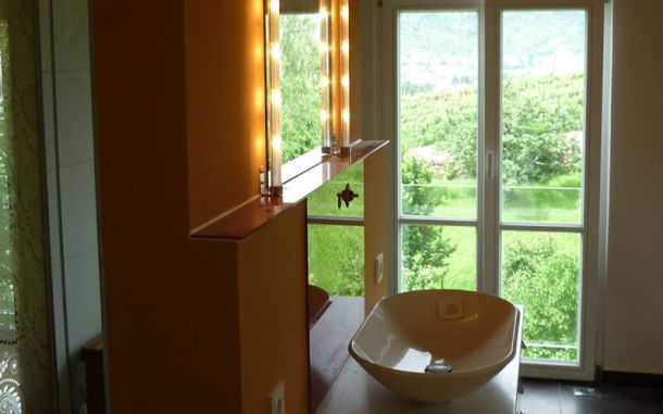 Saniertes Bad mit Ausblick.