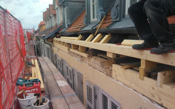 Dacharbeiten am Altbau